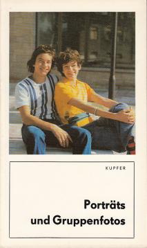 Porträts und Gruppenfotos. Mit 34 Bildern.